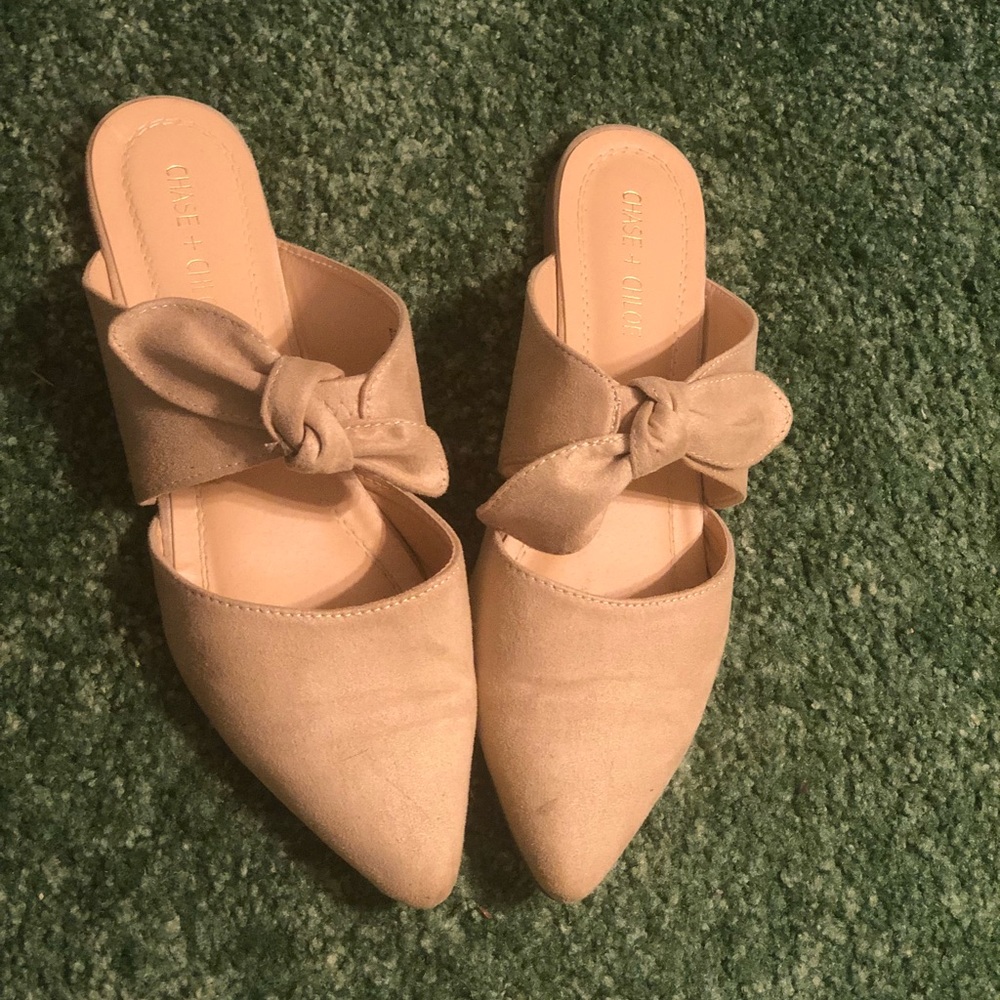 Bow slip ons